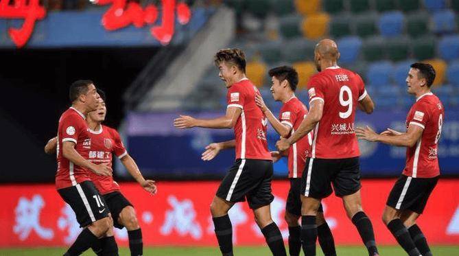 开云体育-今晚体能课后；成都蓉城队长鼓劲备战德国杯；质疑声仍在；身体对抗强度拉满-开云体育