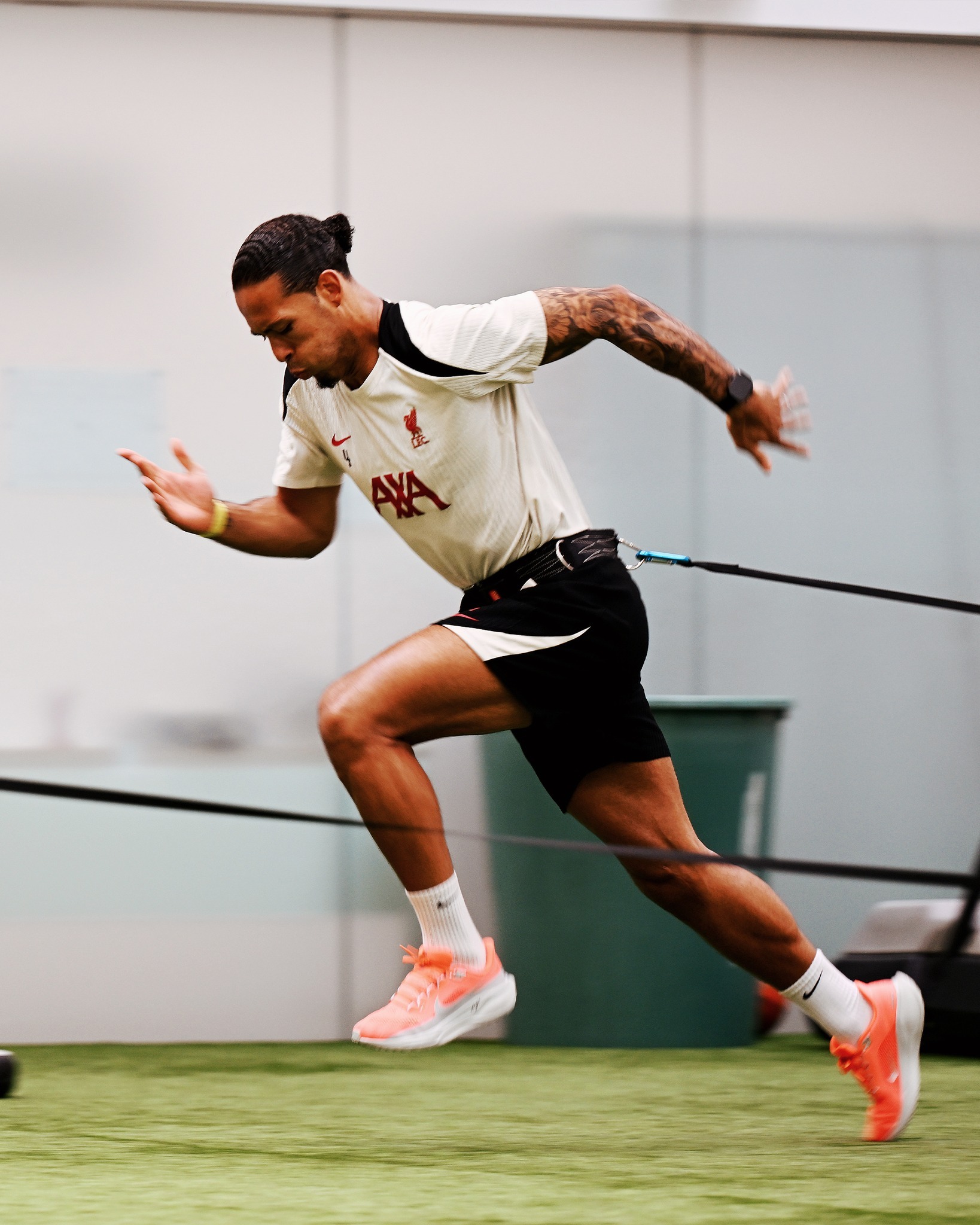 阿森纳发布备战花絮,加时末段主帅复盘,英超任务艰巨,心理建设被强调 阿森纳发布备战花絮,加时末段主帅复盘,英超任务艰巨,心理建设被强调